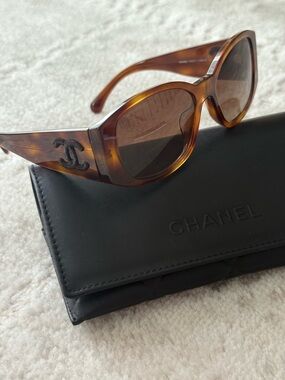 Chanel Rectangular Tortoiseshell Sunglasses – New With Tag – Full Set